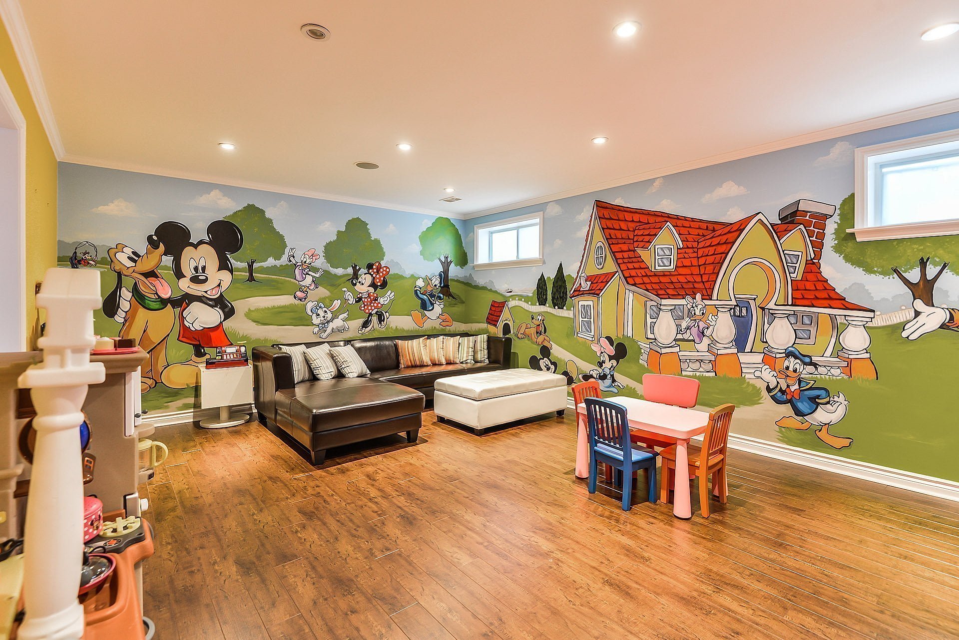 16 Adorable Cartoon Inspired Bedroom Design Ideas For Kids - Style