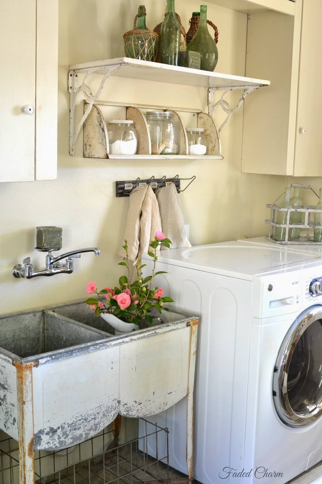 25 Best Vintage Laundry Room Decor Ideas and Designs for 2022