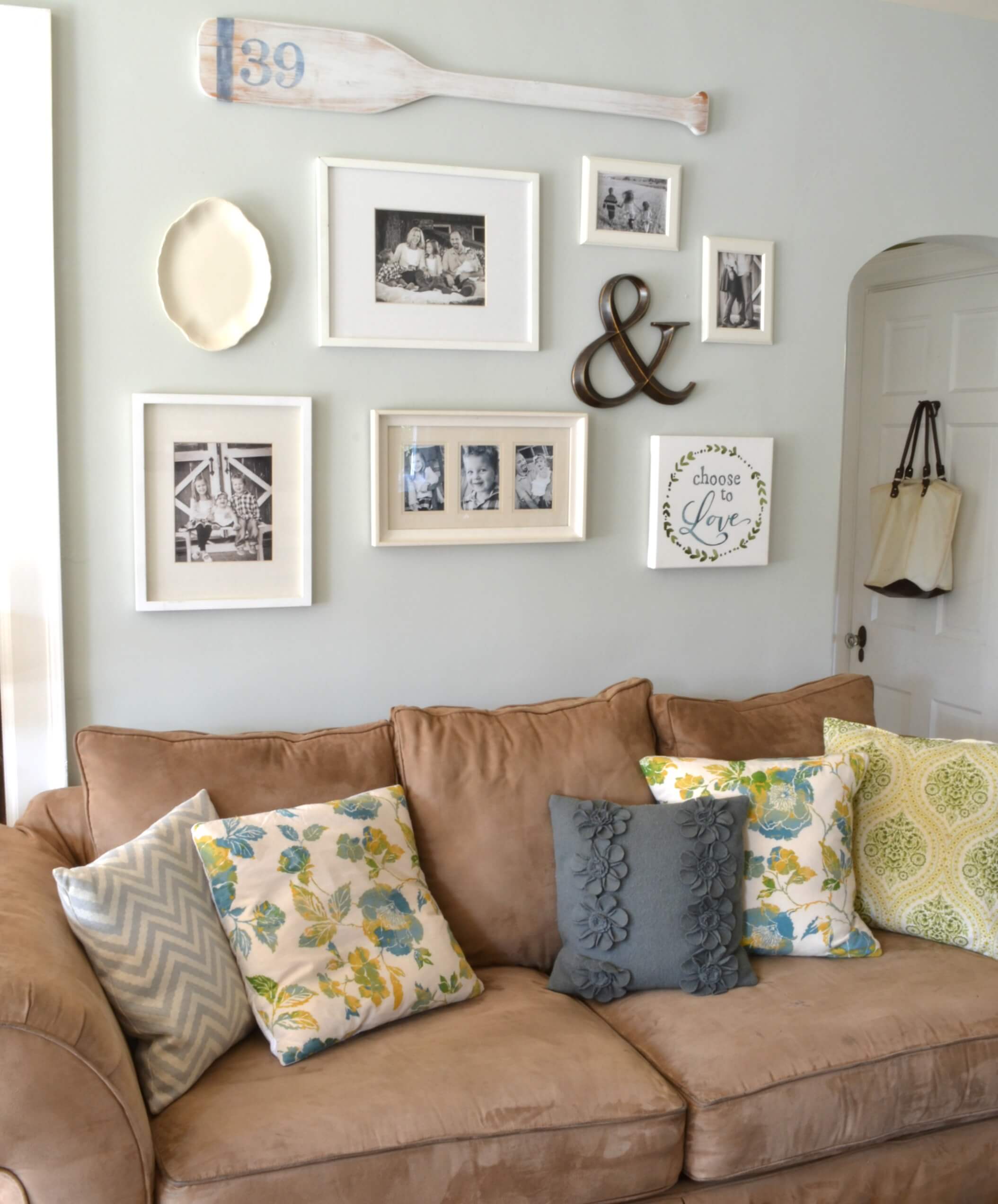20 Lovely Decor Ideas for Adding Impact Above The Sofa 