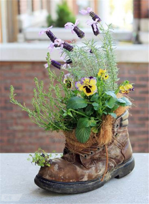garden planter creative boot container old plants flowers planters flower shoes upcycled boots unique gardens gardening pots repurposed diy blumen
