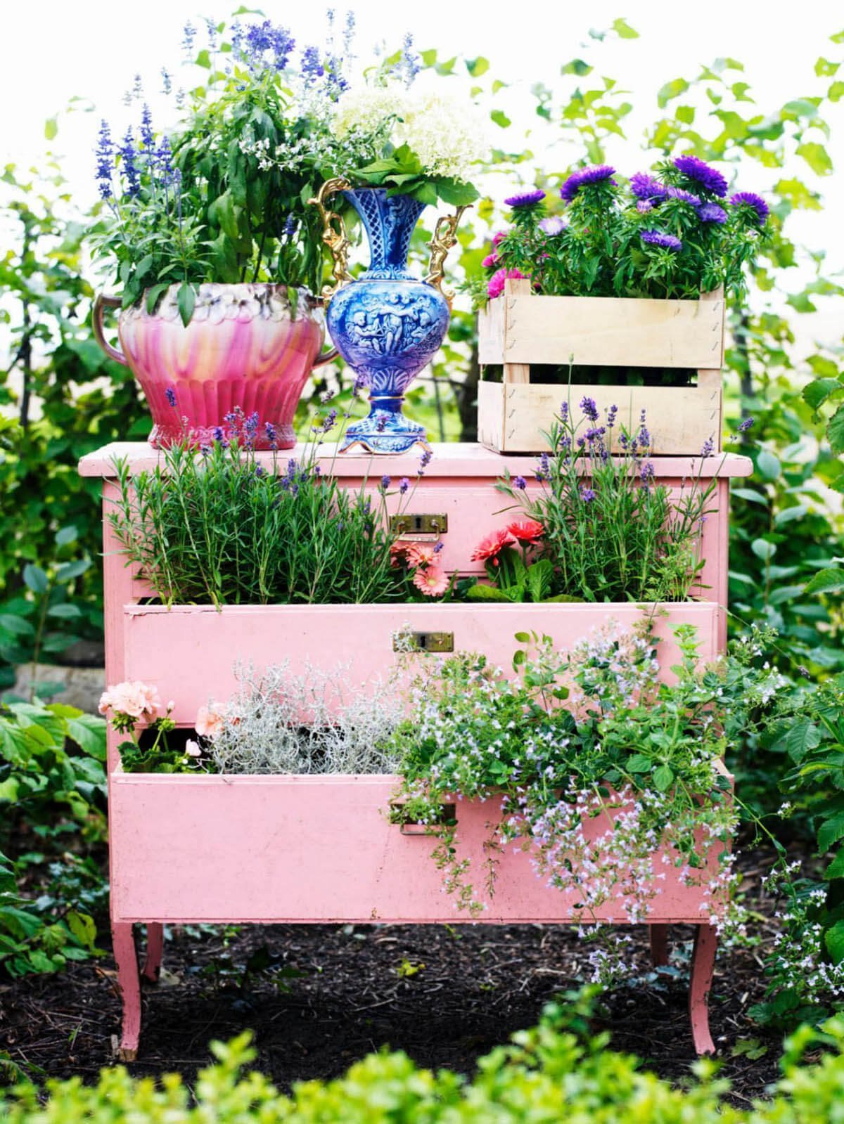 39 Best Creative Garden Container Ideas and Designs for 2017