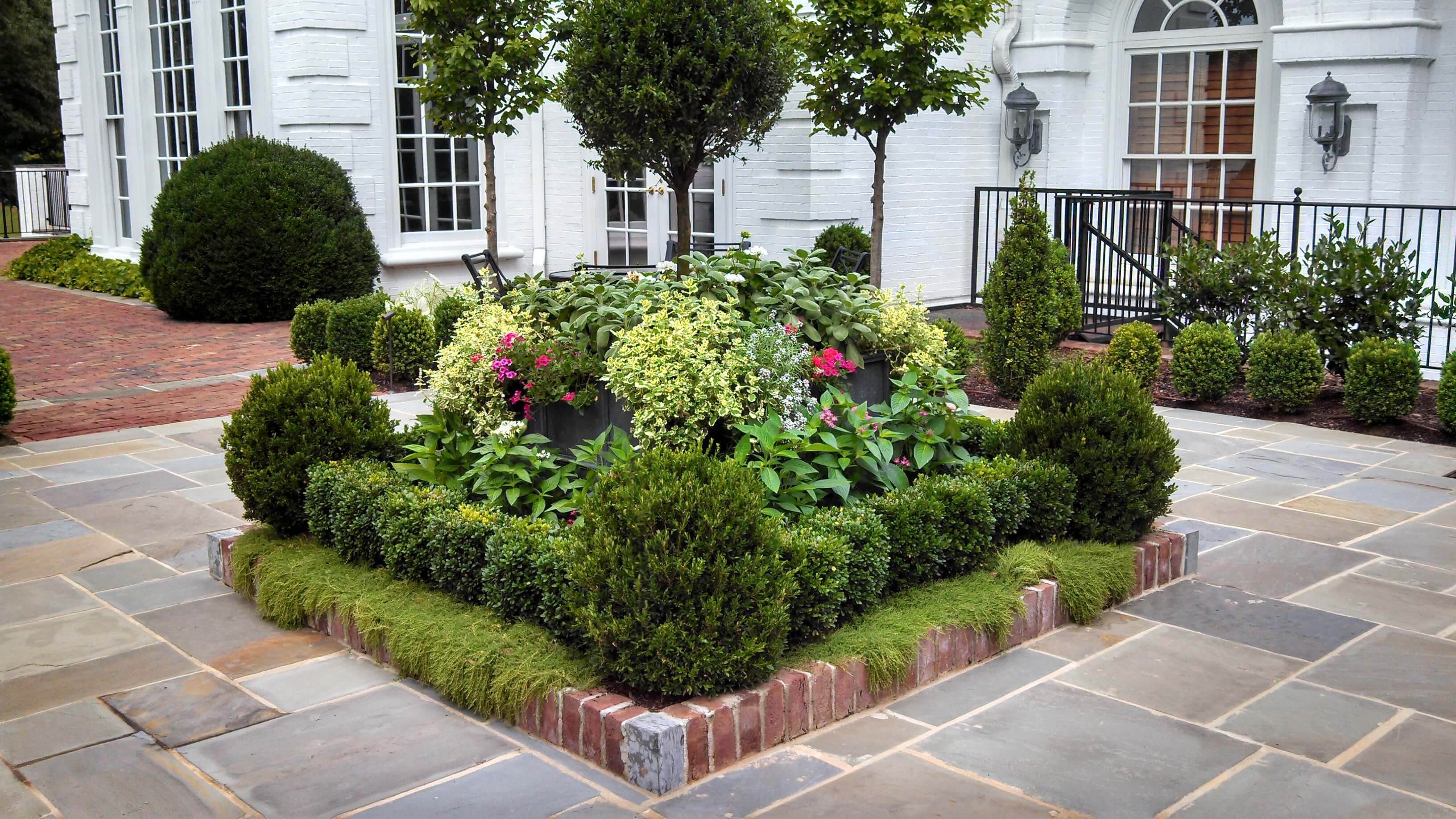 50 Best Front Yard Landscaping Ideas and Garden Designs ...
