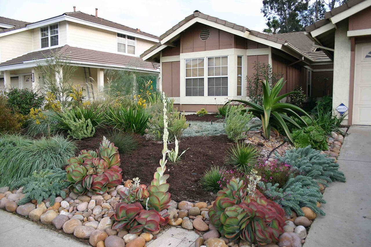 50 Best Front Yard Landscaping Ideas and Garden Designs ...