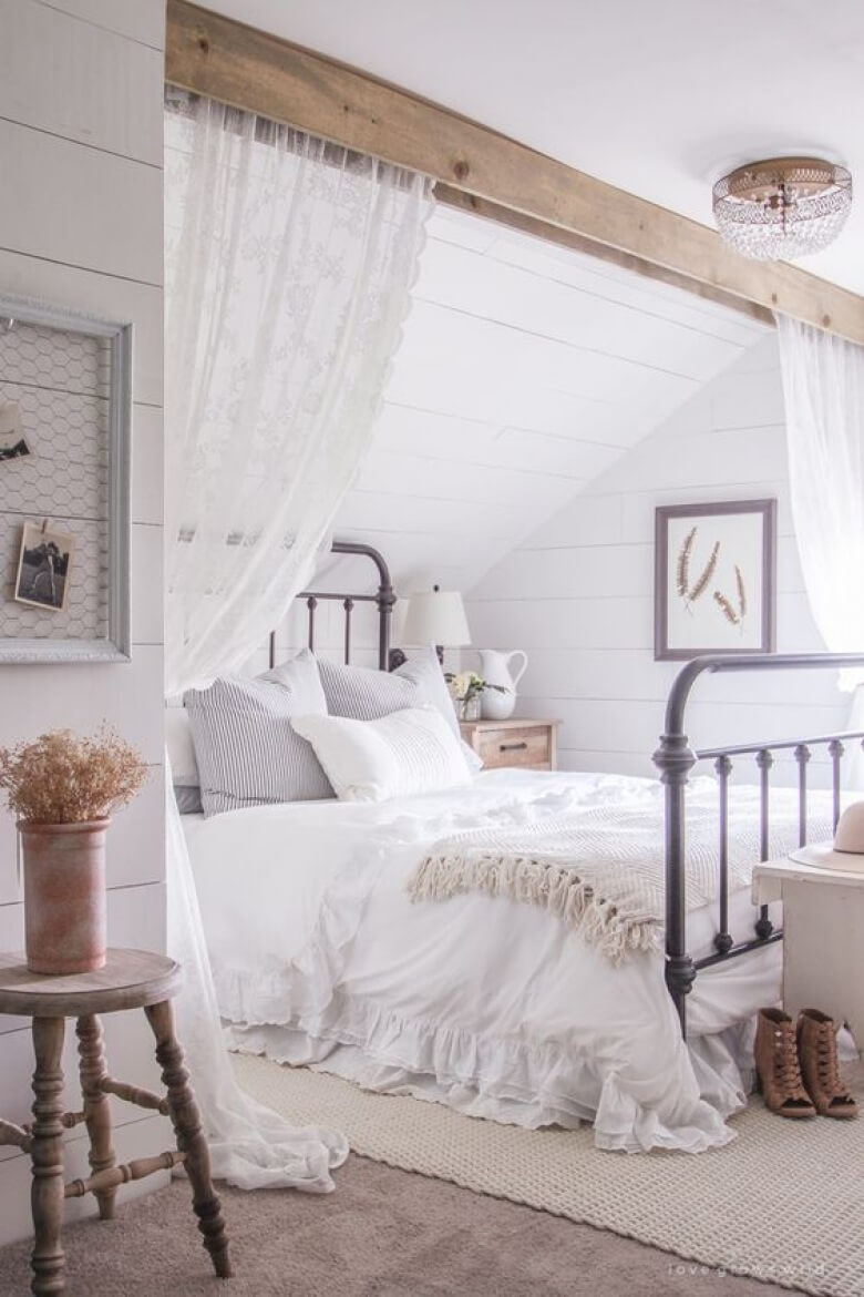 Cozy Rug Farmhouse Bedroom